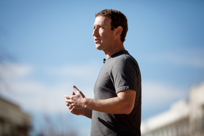 photo-mark-zuckerberg-talking-about-his-letter-to-the-community-at-facebooks-internal-quarterly-all-company-meeting